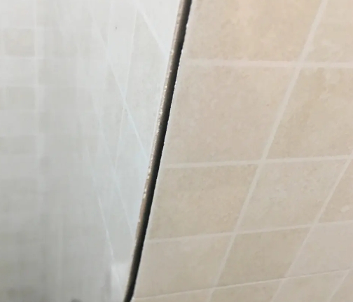 安庆市瓷砖空鼓维修公司分享阳台瓷砖脱落的修复过程可以分为以下几个步骤