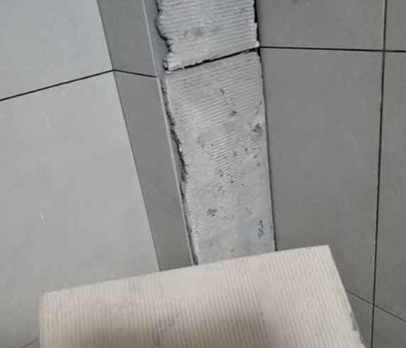安庆市瓷砖空鼓维修公司分享下厨房瓷砖脱落的补救措施。